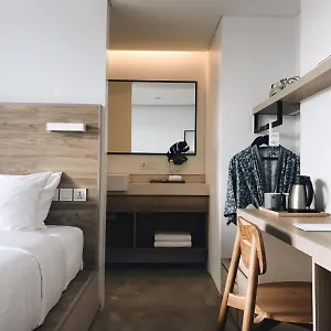 https://lloyds-inn-bali.hotelsseminyak.net